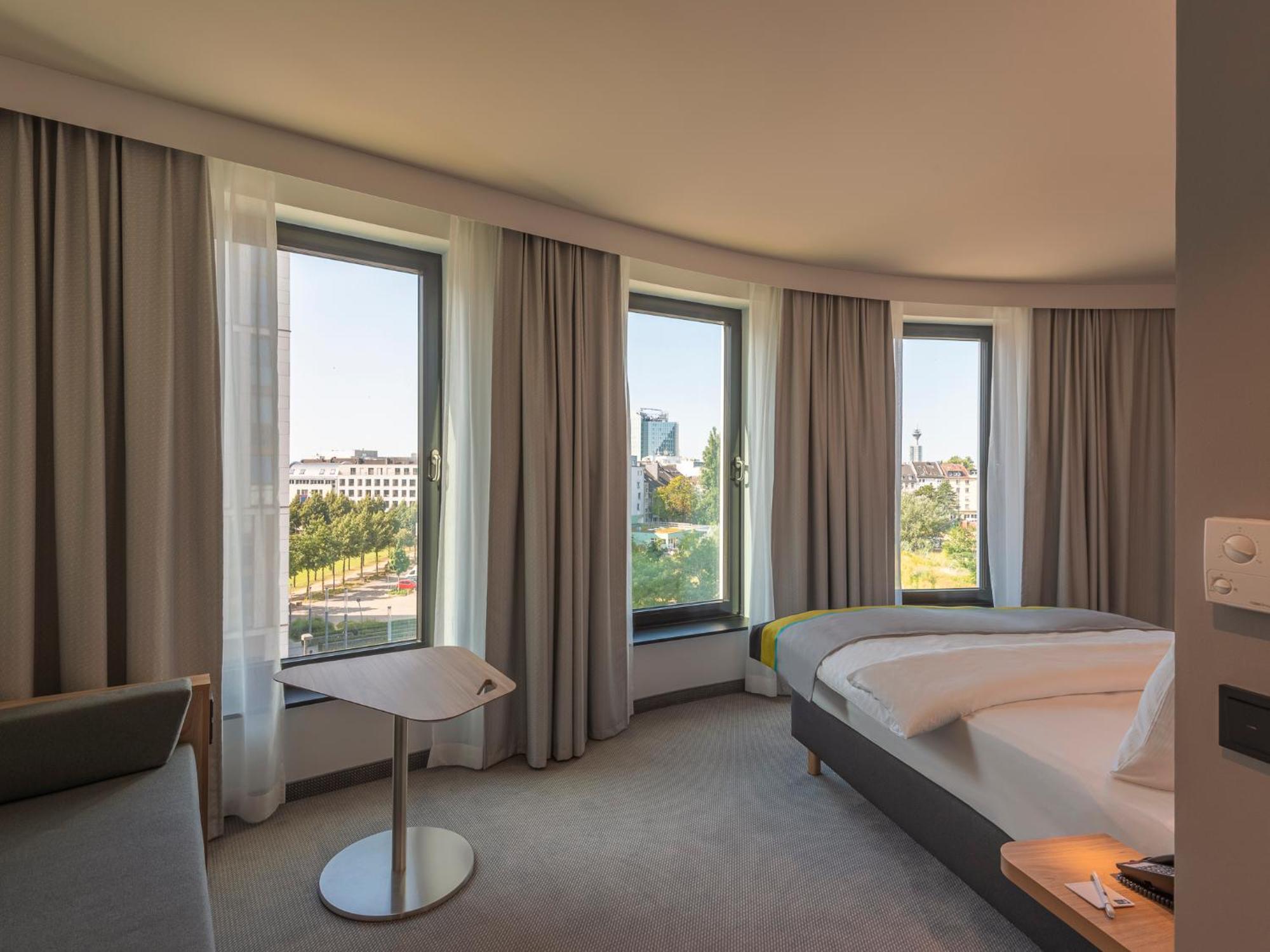 Express - Hauptbahnhof, An Ihg Düsseldorf